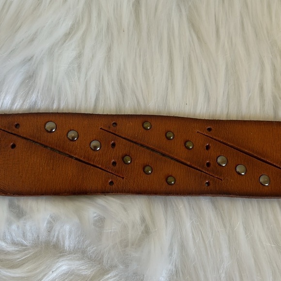 100% Leather Brown Studded Belt Size Medium - Picture 3 of 6